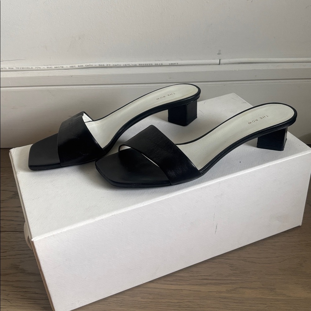 The Row Capretto Chocolate Slide Sandals in Black Size 35.5